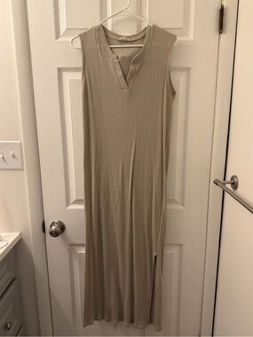 Splendid Taupe Sleeveless V-Neck Maxi Dress